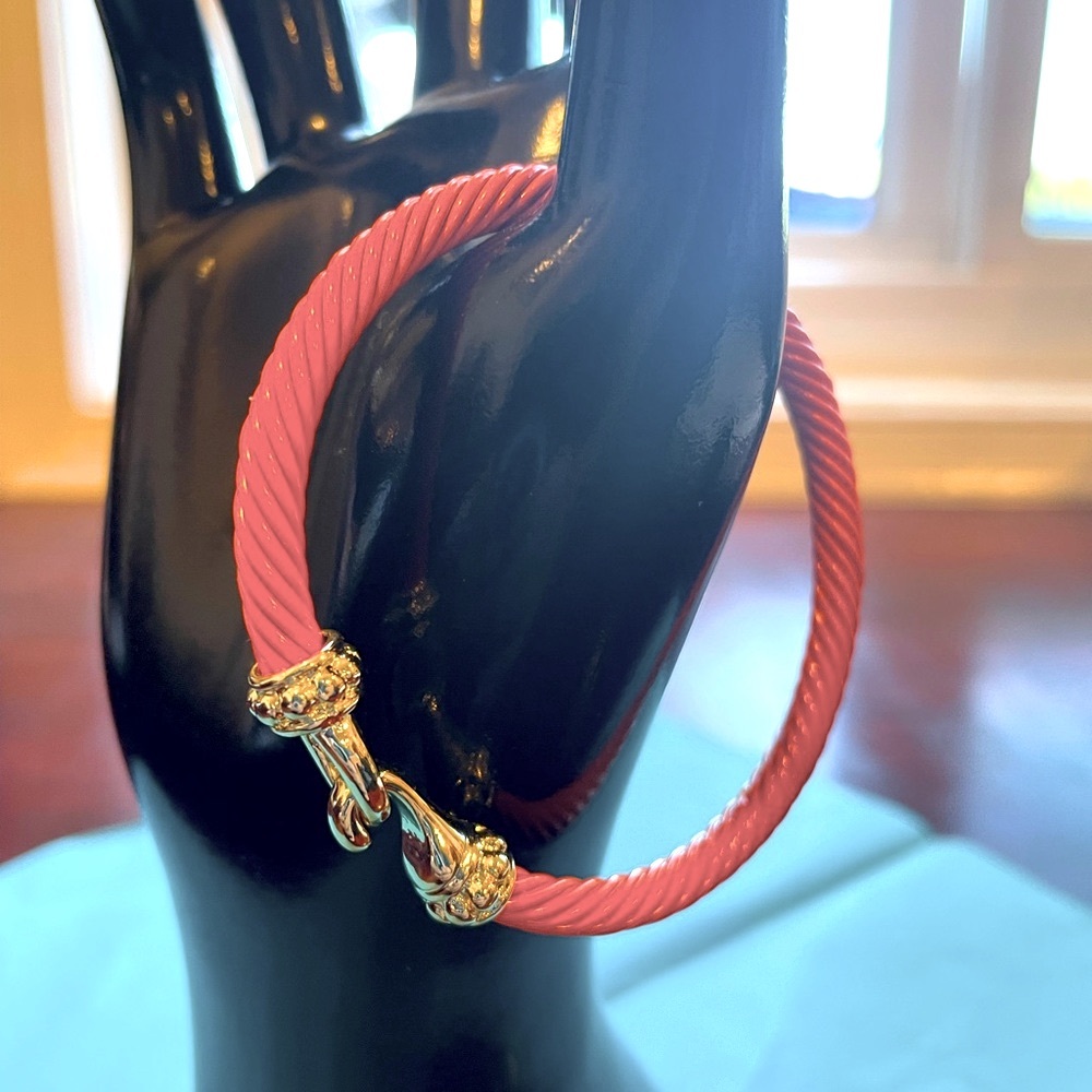 Cable twist bangle with gold tone closure.